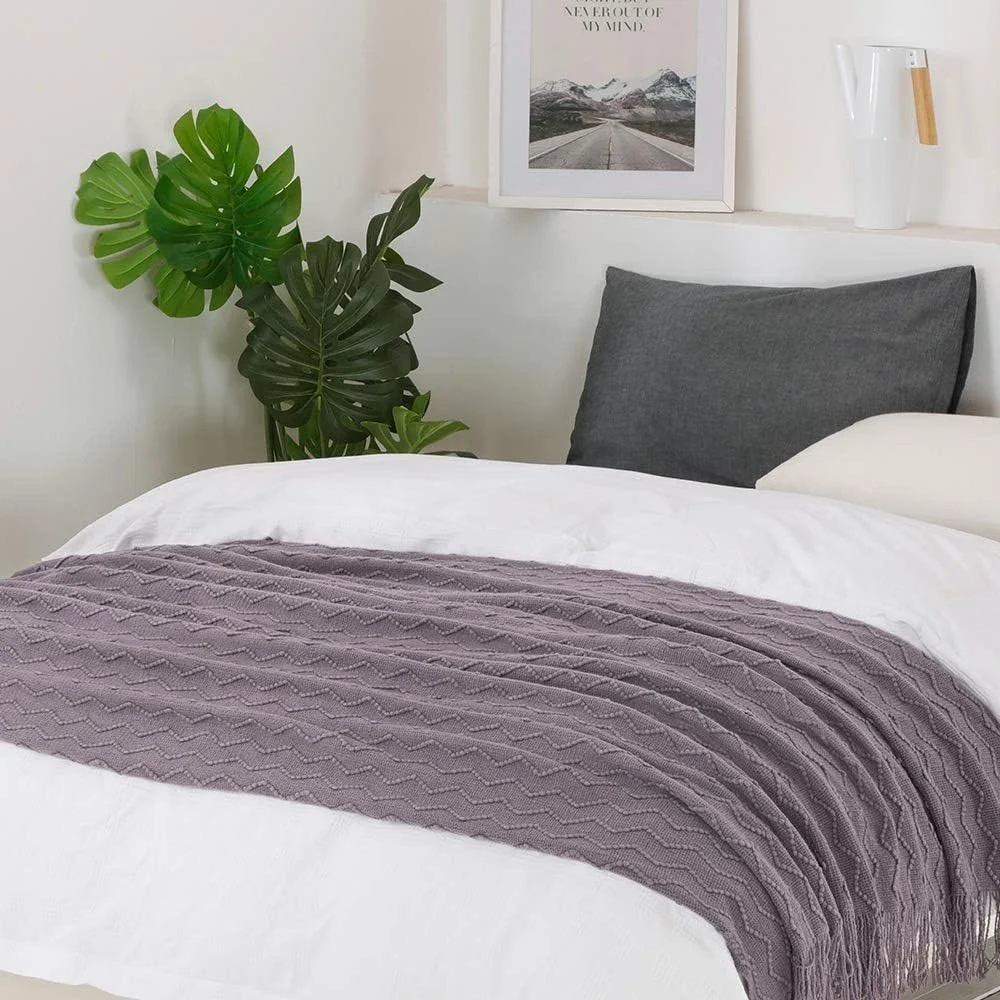 Bourina decorative throw